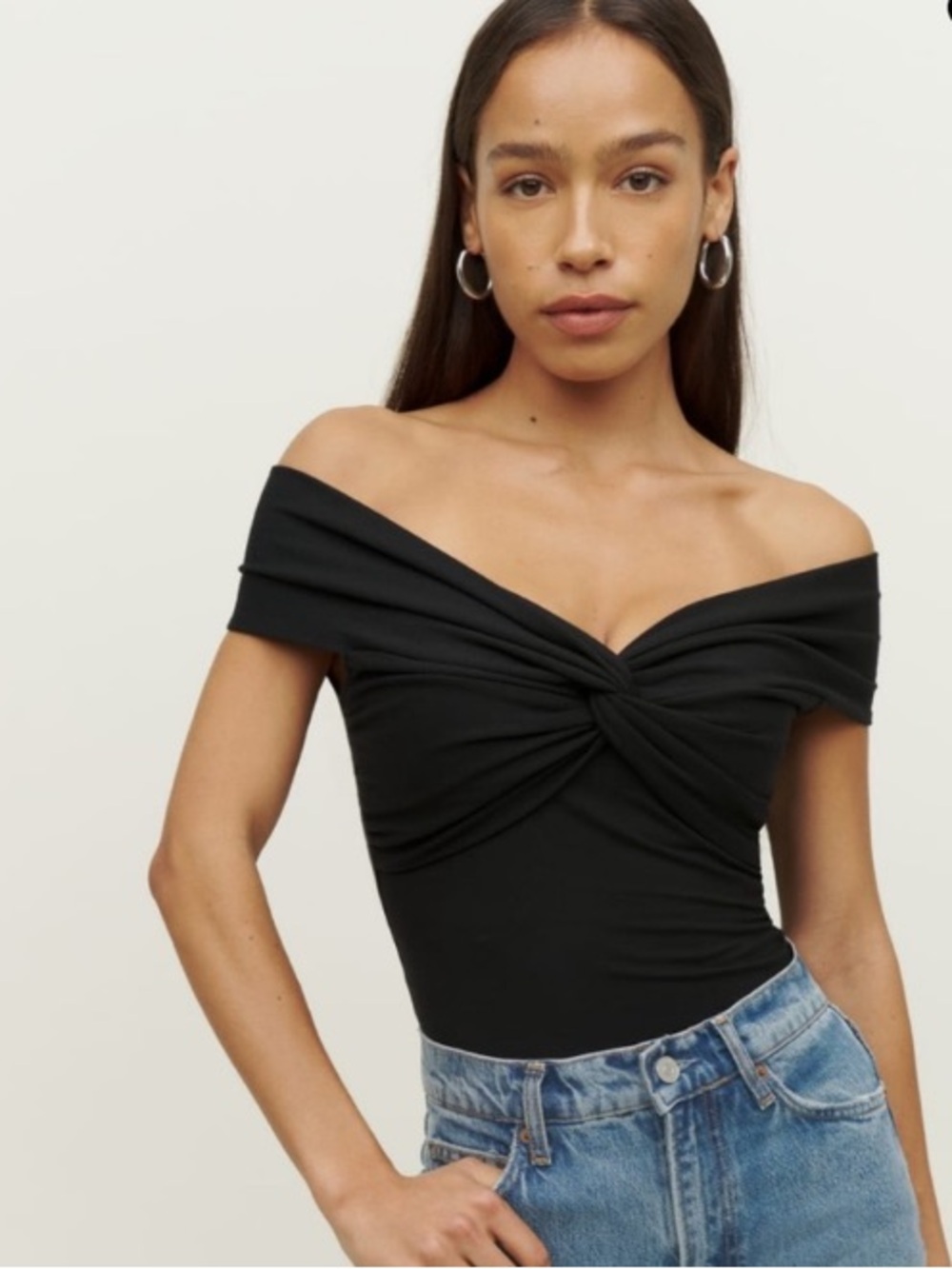Reformation Ezlynn Off the Shoulder Twist Black Top